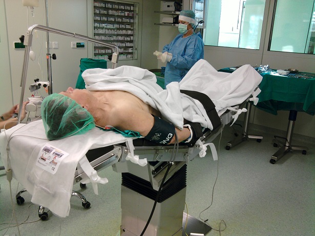 Pomemben je pravilen položaj bolnika pred operacijo vratne žile. Tako si olajšamo optimalen prikaz žile